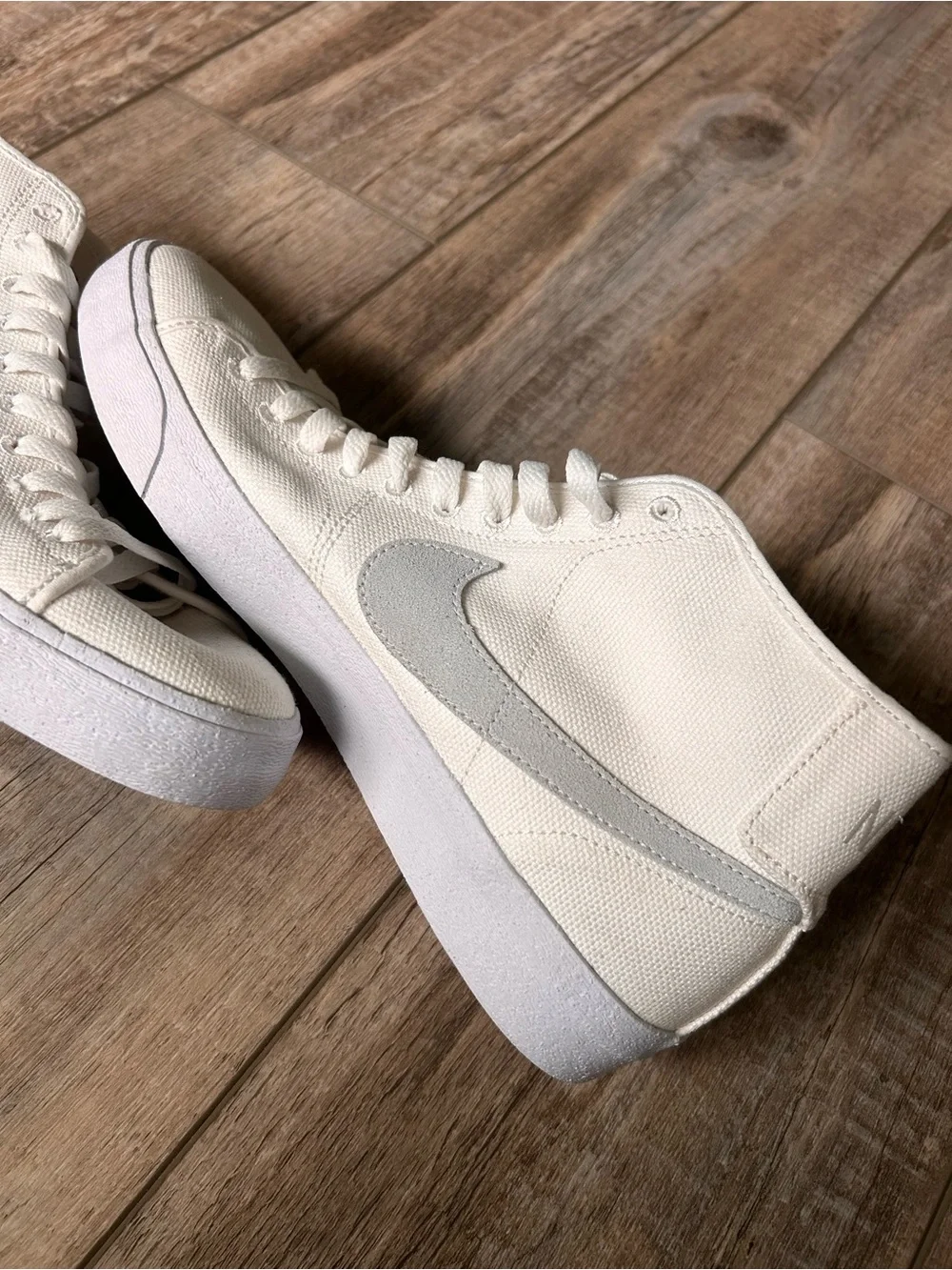 Nike SB Blazer Court Mid Premium SB 'Warning Label' White Men US 10.5 UK 9.5